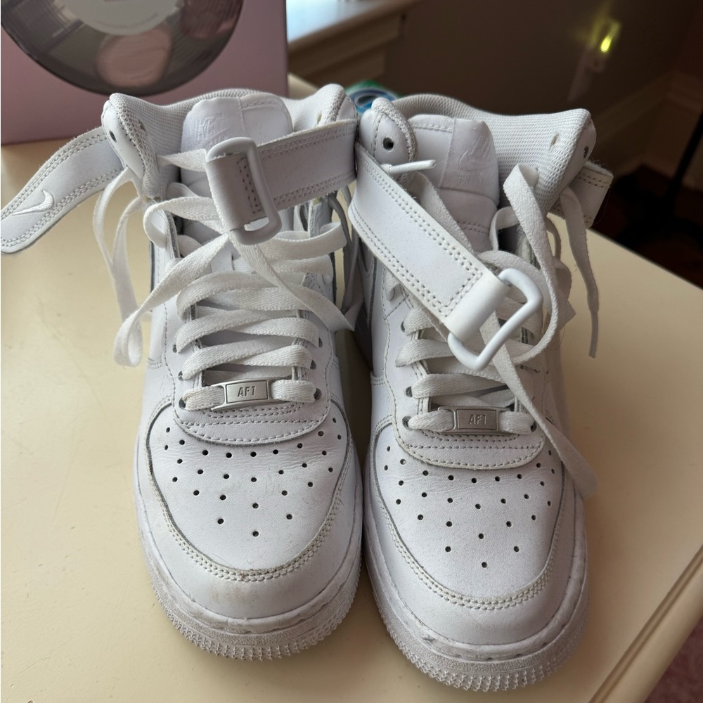 Air Force one mid -gentle used -no box size 5.5
